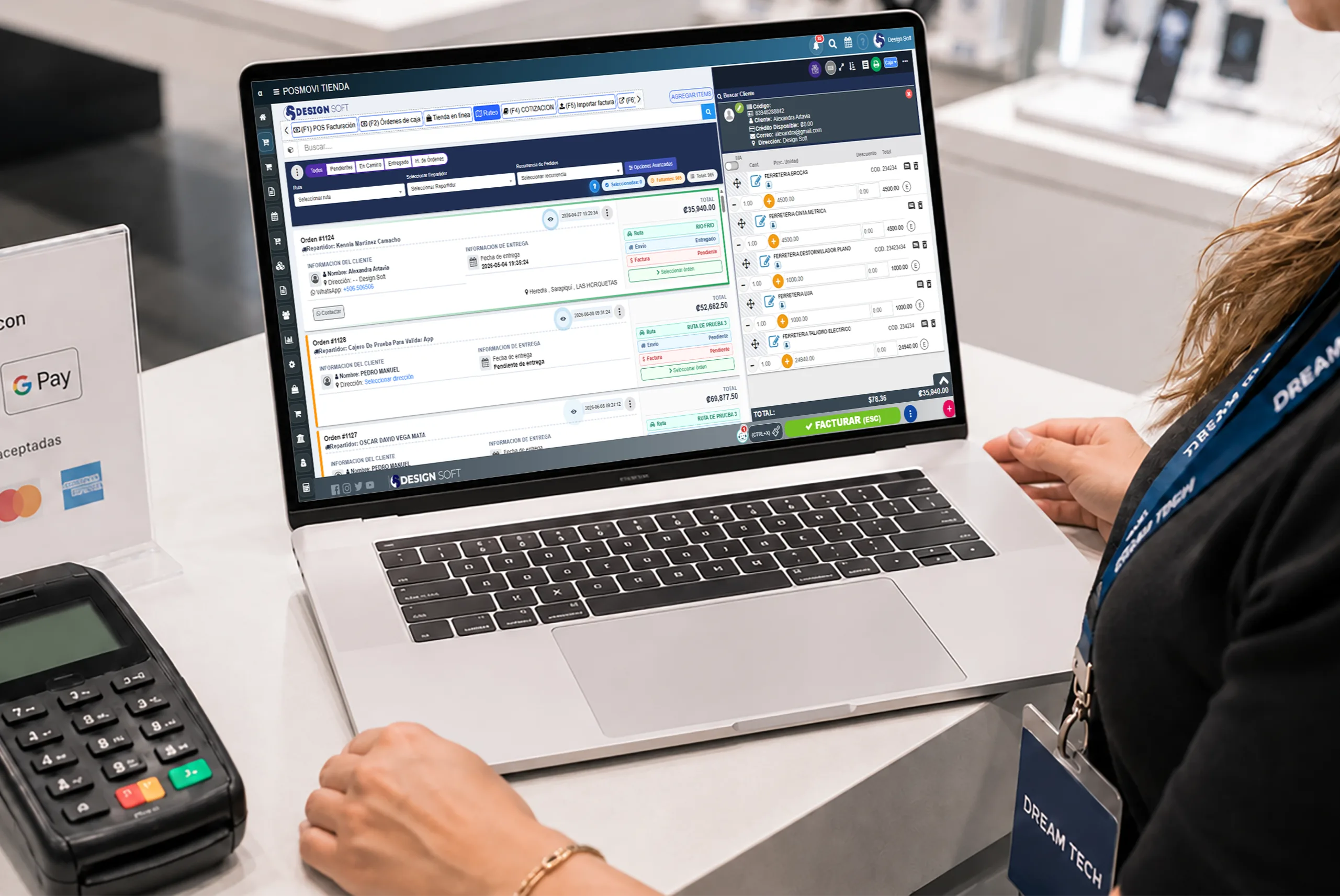 Panel de control de rutas y estados de entrega de pedidos en plataforma web
